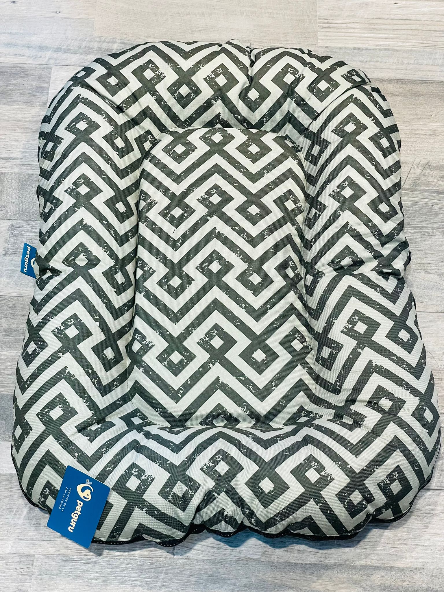 Saltea Ponton PetGuru Modern cu fermoar-imprimeu geometric