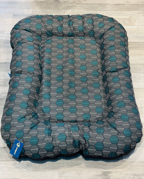 Saltea Ponton PetGuru Modern cu fermoar-imprimeu linii