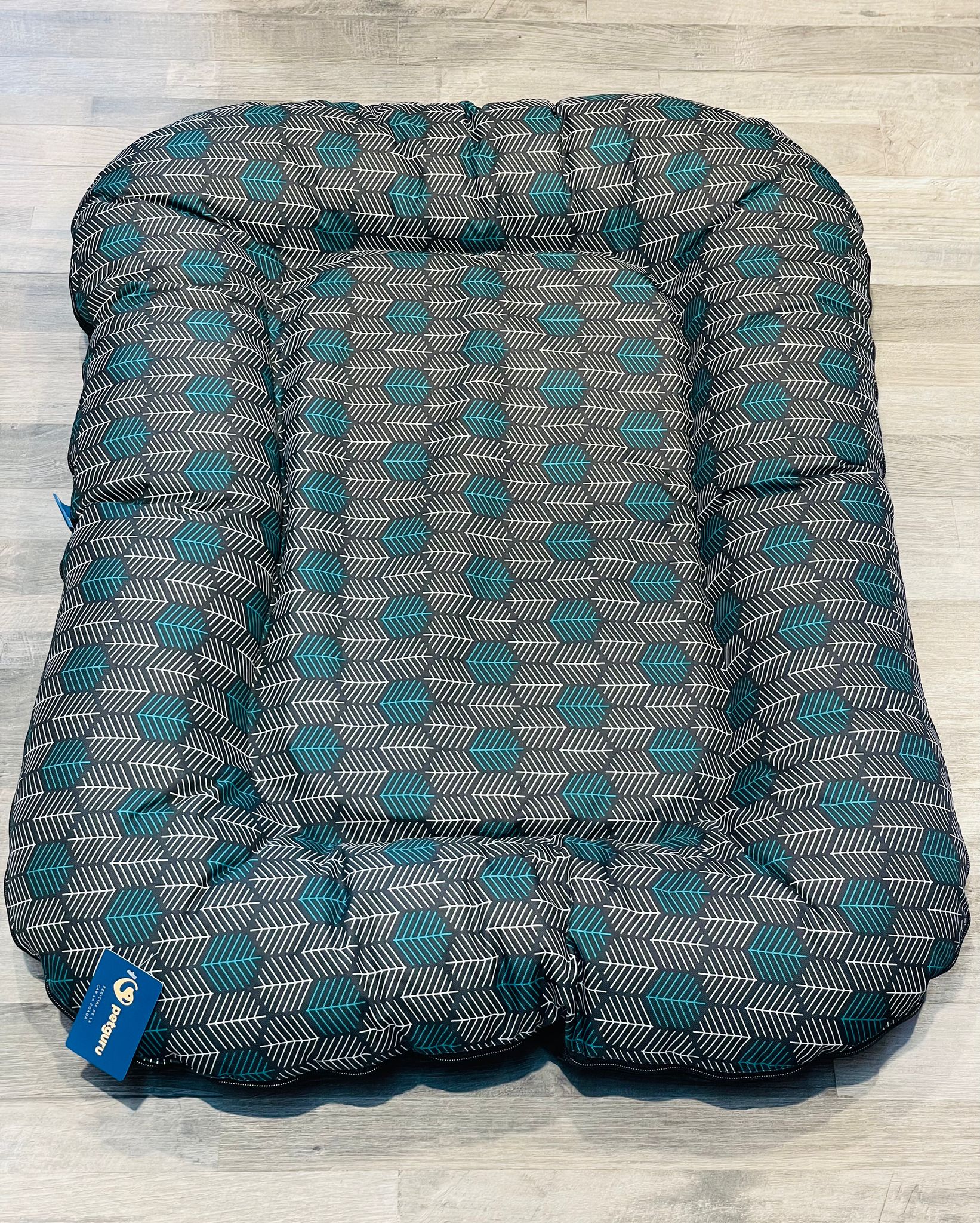 Saltea Ponton PetGuru Modern cu fermoar-imprimeu linii