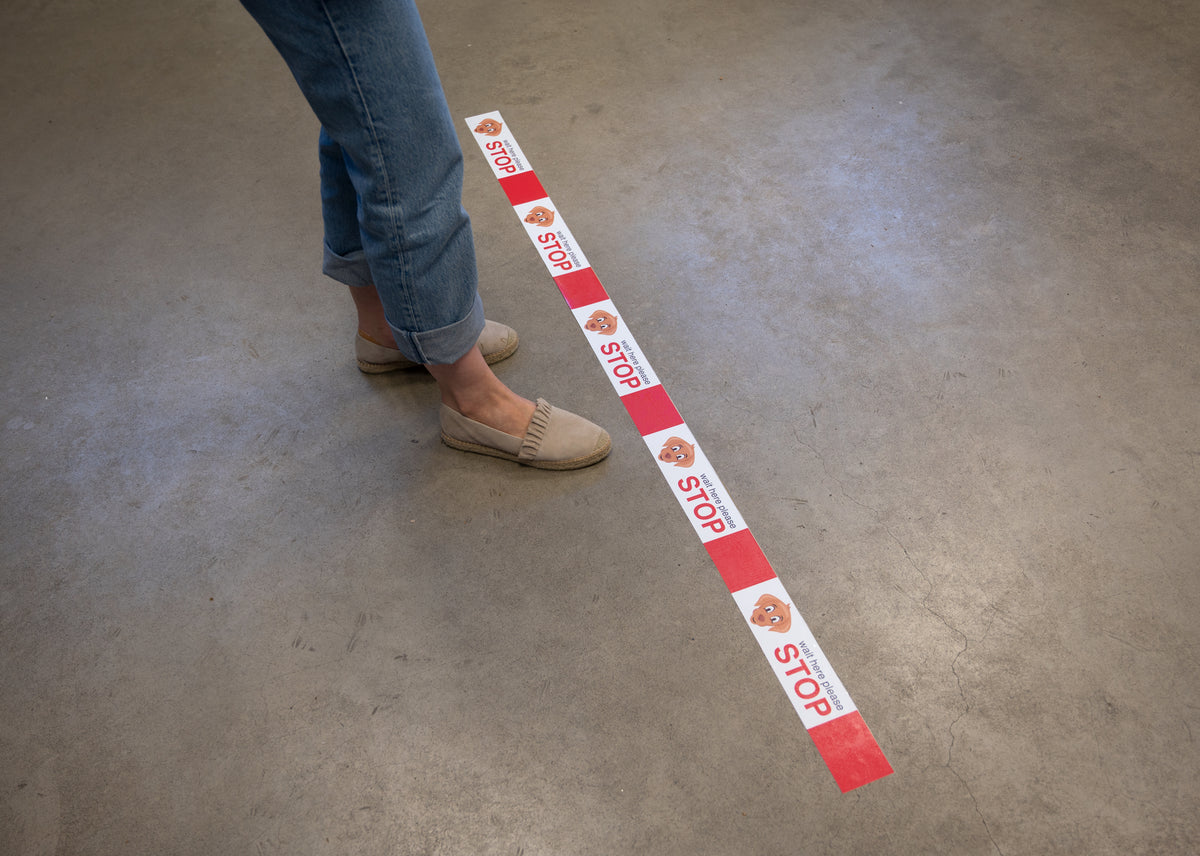 Sticker Corona- ''Stop, wait here please"- 150 cm x 7 cm